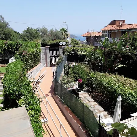 Apartment Acitrezza Casuzza